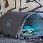 Toruń. Namioty termoizolacyjne dla osób w kryzysie bezdomności. Mają pomóc przetrwać chłody PolsatNews.pl